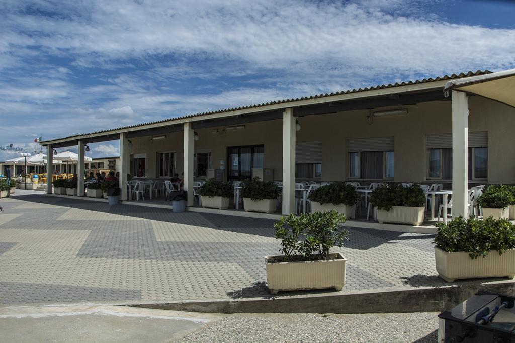 טירניה Hotel Riviera Blu מראה חיצוני תמונה