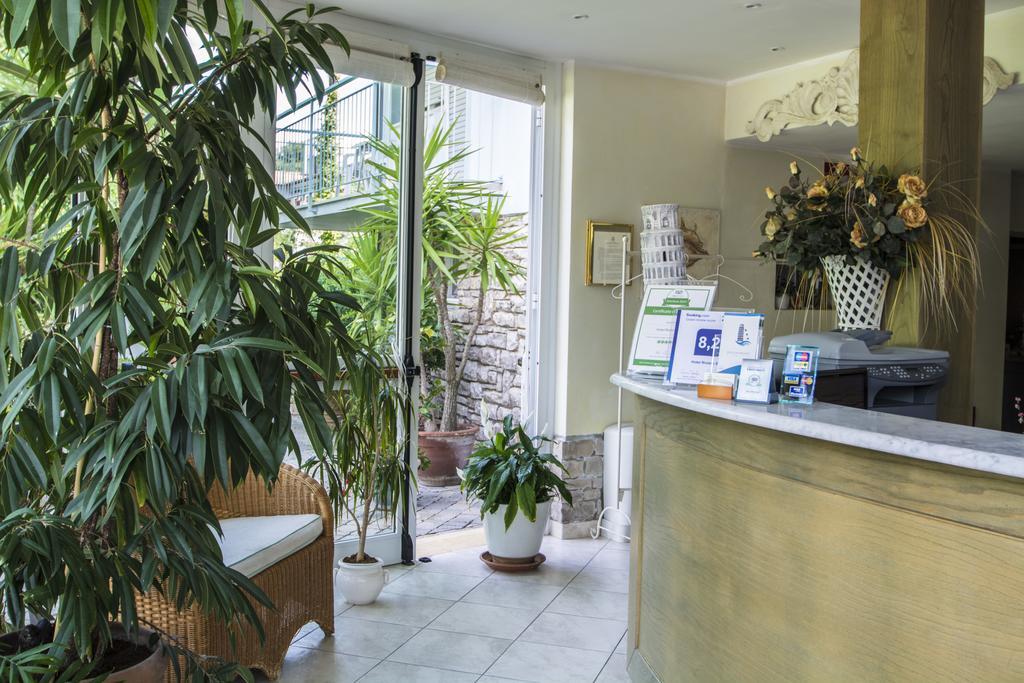 טירניה Hotel Riviera Blu מראה חיצוני תמונה