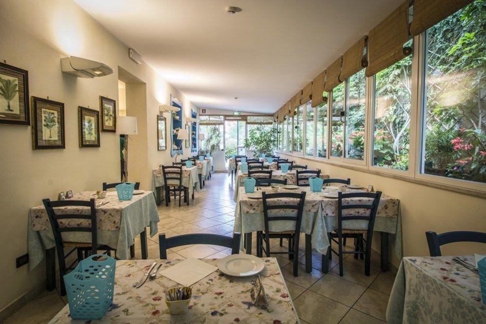 טירניה Hotel Riviera Blu מראה חיצוני תמונה
