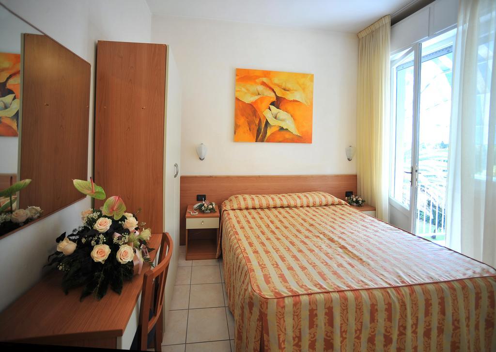 טירניה Hotel Riviera Blu מראה חיצוני תמונה