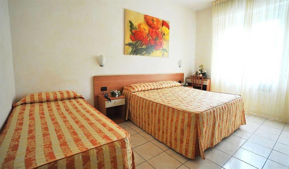 טירניה Hotel Riviera Blu מראה חיצוני תמונה